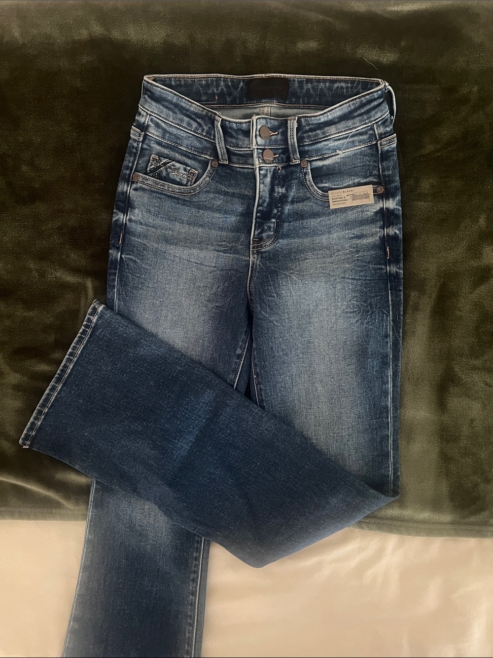 Buckle High-Rise Dark Blue Washed Jeans